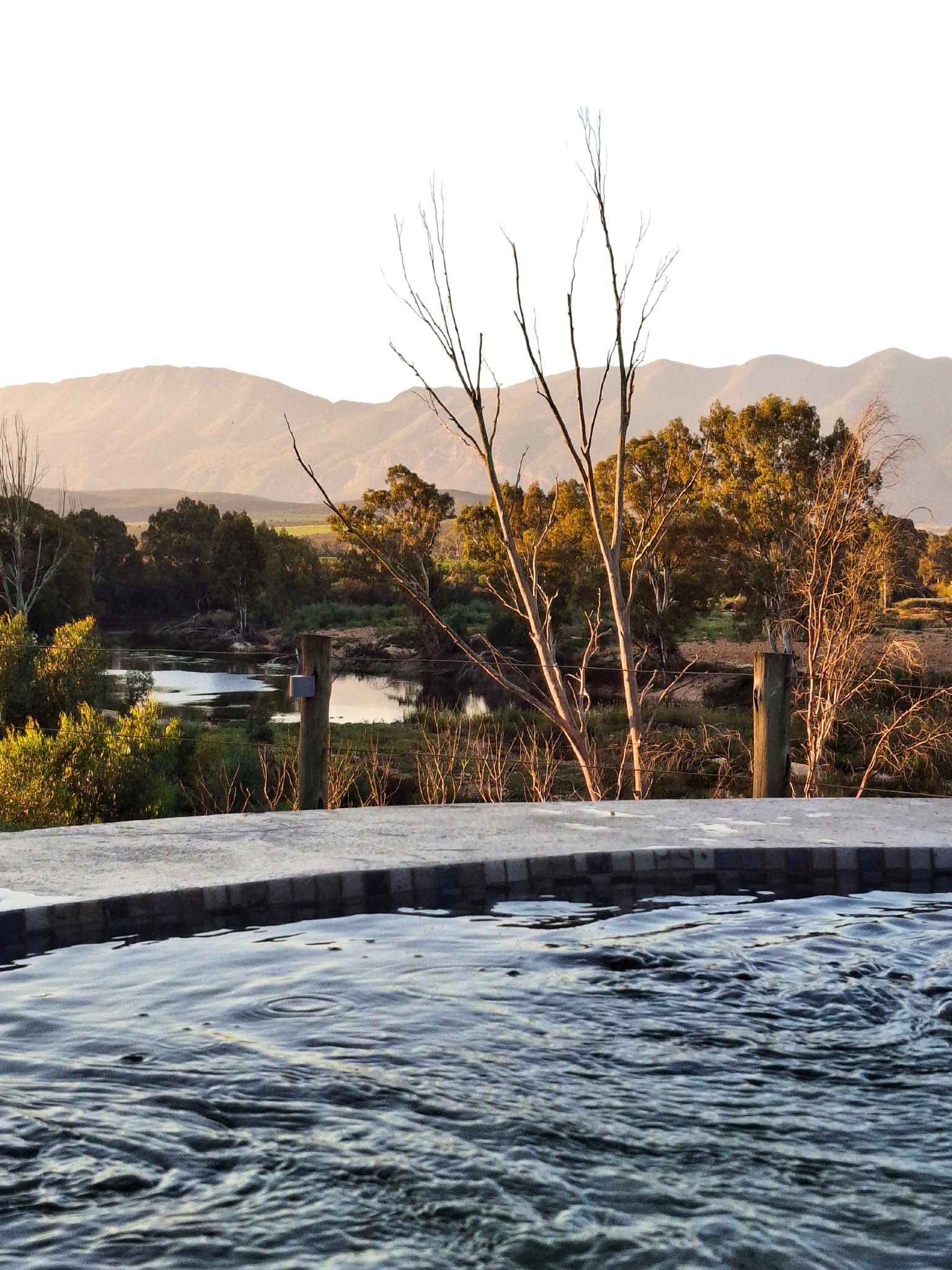 Riverhide jacuzzi with Breede River and mountain views